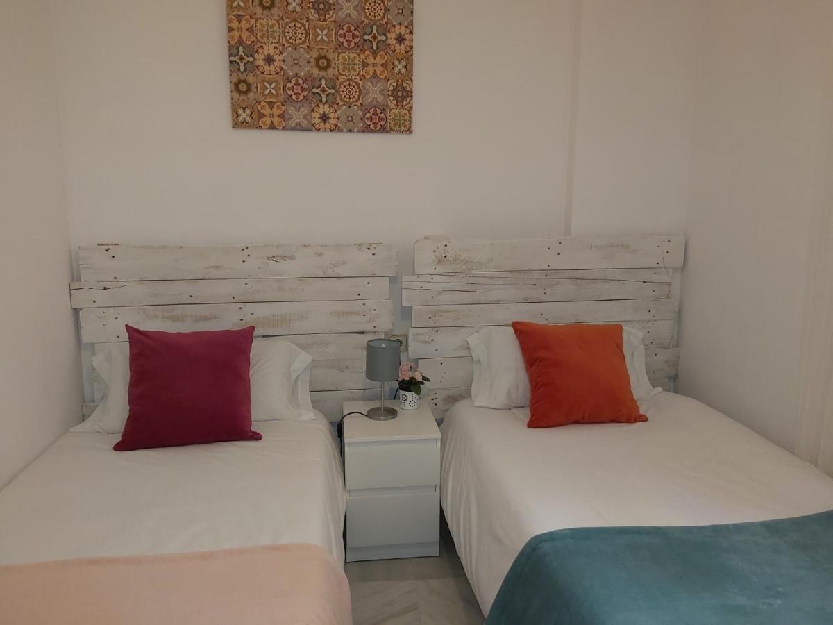 Apartament San Luis. Plaza De Parking Gratis!!! Sevilla